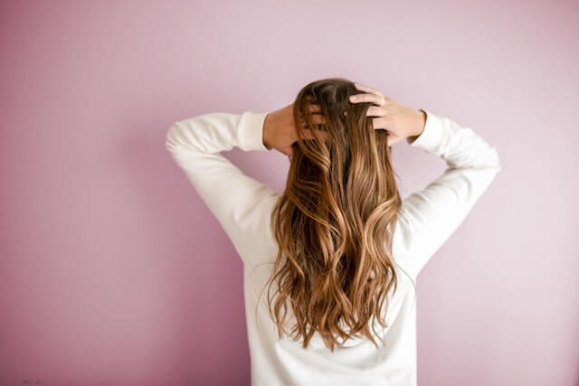 髪の毛を早く乾かす方法、頭皮の臭いと痒みも解決